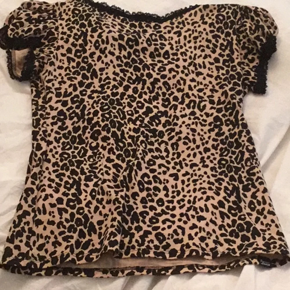 NWT Jessica Louise Leopard Molly Keyhole Puff Sleeve Top - Picture 10 of 12